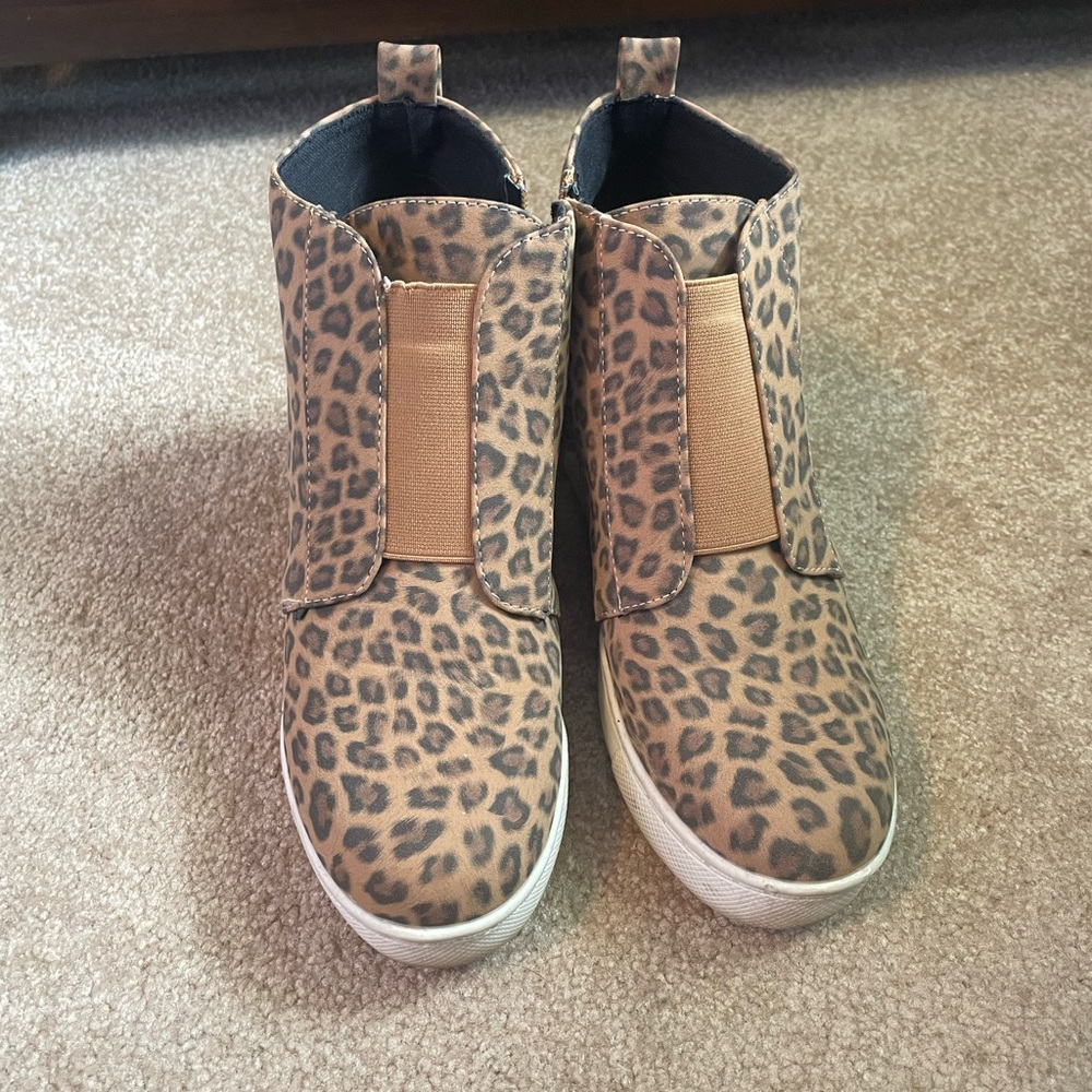 Women’s size 7.5 Leopard Wedge Sneaker